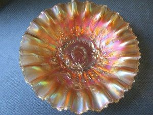 lot 107 image: Carnival Glass Dish - Good Luck