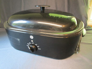 lot 125 image: GE Turkey Roaster
