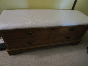 lot 9 image: Cedar Chest, Padded Seat