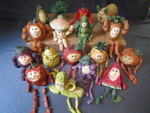 lot 147 image: Plant Sitters, Potato Bobble