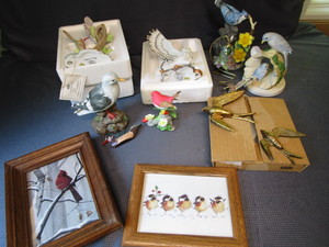 lot 160 image: Snowy Owl, Hummingbird, Chimes
