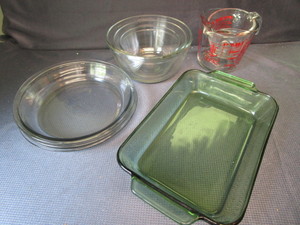 lot 167 image: Anchor Baking Pan, Pie Plates & Nesting Bowls