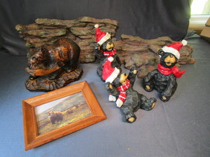 lot 171 image: Faux Rock Shelves, Bears