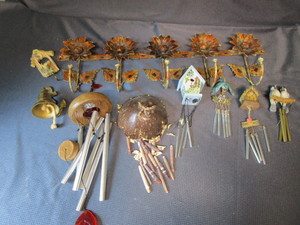 lot 176 image: Flower Hangers, Wind Chimes