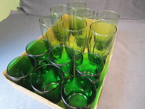 lot 177 image: Green Mugs & Tumblers