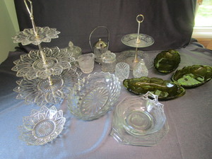 lot 179 image: Crystal Tiered Stands & Serving