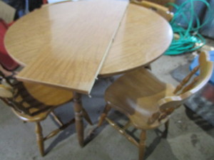 lot 2 image: Kitchen Dine Set