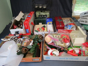 lot 190 image: Christmas Chimes, Pooh Lights, Tapestry