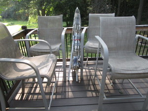 lot 206 image: Patio Stools, Umbrella & Base