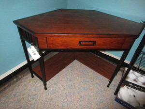 lot 194 image: Corner Computer Desk
