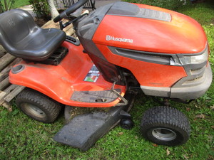 lot 7 image: Husqvarna Lawn Tractor 22hp