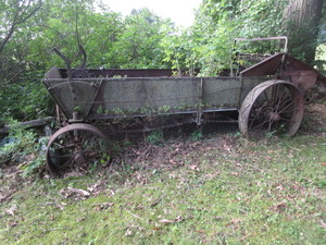 lot 16 image: Antique Manure Spreader