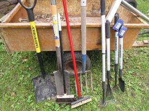 lot 218 image: Garden Tools