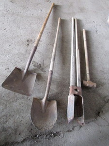 lot 226 image: Post Hole Digger, Maul, Shovels
