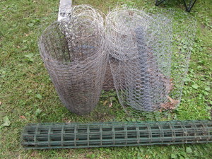 lot 230 image: Fencing Garden, Chicken Wire, 2X3 Square Wire