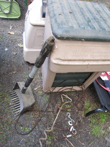 lot 237 image: Pet Feeder, Scooper, Tie Down