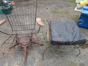 lot 281 image: Vintage Lawn Chair & Bench
