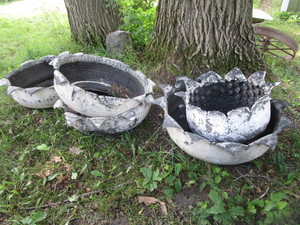 lot 289 image: Tire Planters