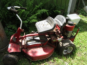 lot 298 image: Snapper Mower, Rear Engine - For Parts Or Repair