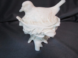 lot 303 image: Antique Nesting Hen