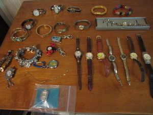 lot 329 image: Costume Jewelry