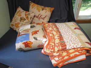 lot 331 image: Qu King Blanket, Leaf Pillows, Used Comforter