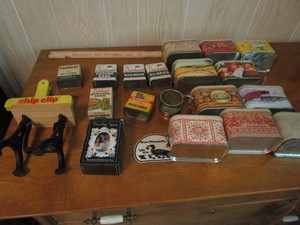 lot 333 image: Tins With Tea, Vintage Spice, Teabag Strainer