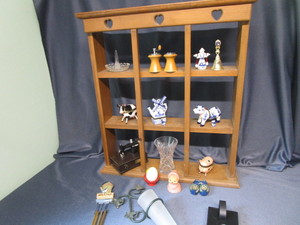 lot 336 image: Wooden Shelf & Knick Knacks