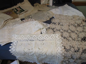 lot 348 image: Table Linens, Doilies