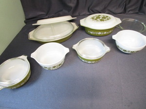 lot 353 image: Pyrex Vegetable, Casserole, Small BowlsDishes