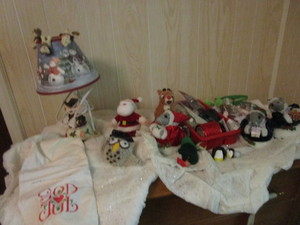 lot 362 image: Christmas Decorations