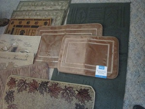 lot 367 image: Scatter Rugs With Entry & New Bath