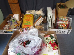 lot 371 image: Knick Knacks - See Photos