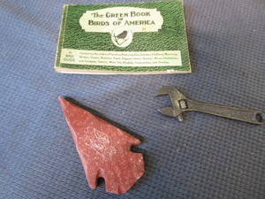 lot 374 image: Green Book Of Birds, Pipestone Arrow Point, Diamond Mini Crescent