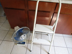 lot 380 image: Table Fan & Step Stool