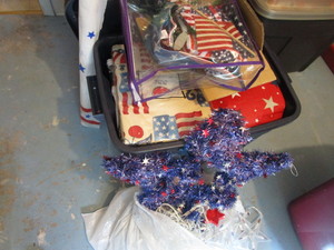 lot 391 image: Patriotic & 4Th Of July Decorations