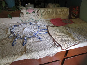 lot 412 image: Crocheted Doilies & Runners
