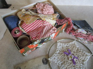 lot 414 image: Grammas Crochet Supplies