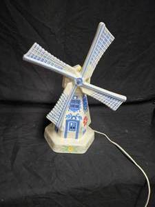 lot 30 image: Vintage Holland Mold Ceramic Windmill Lamp