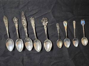 lot 38 image: Collection of Vintage and Antique Souvenir and Decorative Silver Plate Spoons - Various Makers