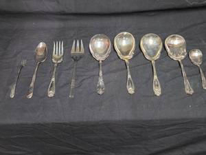 lot 39 image: Antique Silverplate Flatware Collection - Assorted Makers Includes WM Rogers & Son