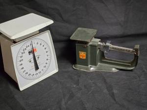 lot 53 image: Vintage Hanson Utility Scale and Triner Air Mail Accuracy Scale