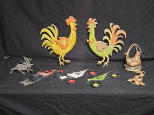 lot 60 image: Collection of Vintage Rooster and Farm-Themed Decorative Items