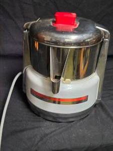 lot 61 image: Vintage Acme Juicerator by Acme Juicer Mfg. Co. - Model S35282, Works