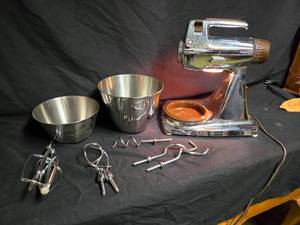 lot 62 image: Vintage Sunbeam Mixmaster Stand Mixer with Attachments