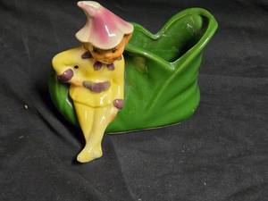 lot 78 image: Novelty Planter with Jester Figure by Shawnee