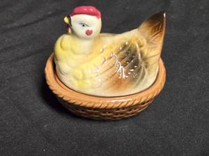 lot 81 image: Occupied Japan Chicken on Nest Covered Dish