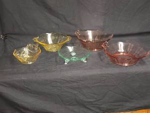lot 89 image: Assorted Glass Bowls Collection - Various Colors and Styles, Amber, Green, Pink