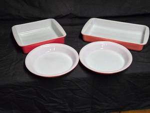 lot 92 image: Pyrex Pink Bakeware Set - 4 Piece Collection