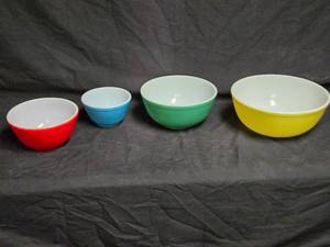 lot 93 image: Iconic Pyrex Primary Colors Mixing Bowl Set - 4 Piece